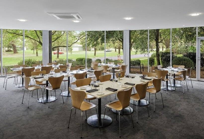 فندق Ramada Encore Belconnen