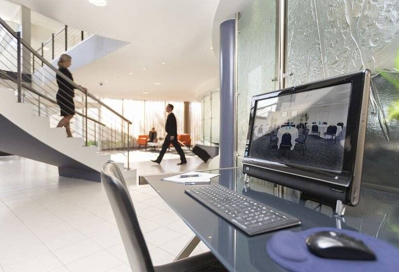 فندق Ramada Encore Belconnen