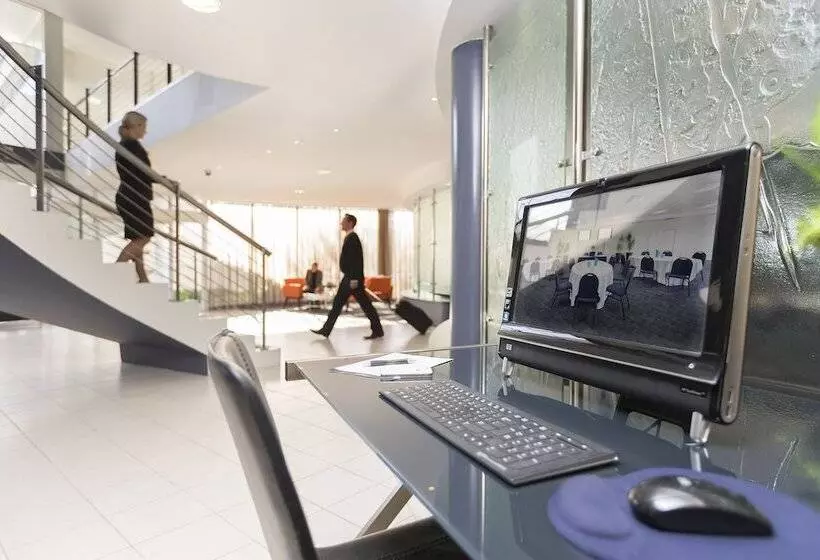 ホテル Ramada Encore Belconnen