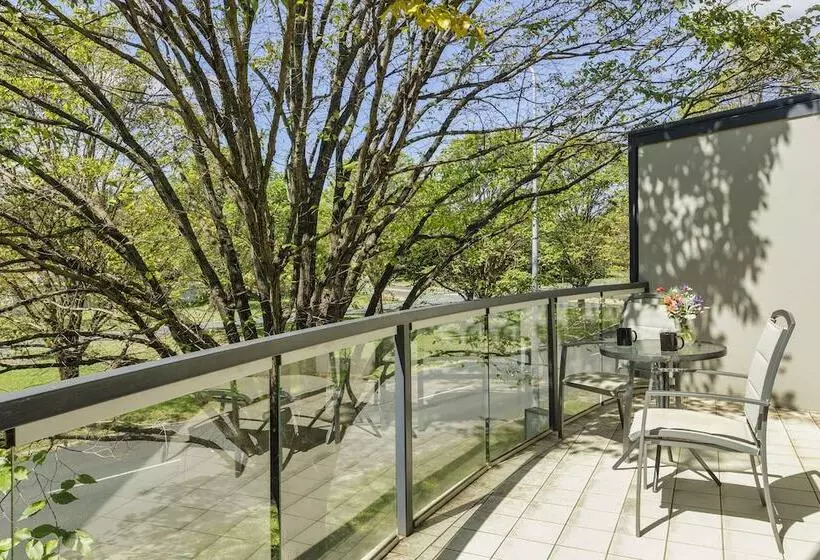 ホテル Ramada Encore Belconnen