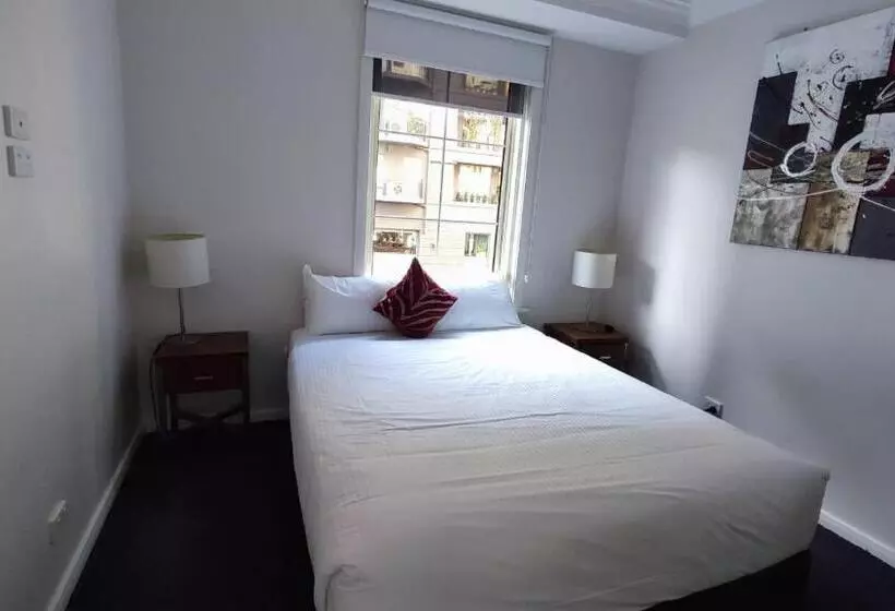 Отель South Yarra Central Apartment