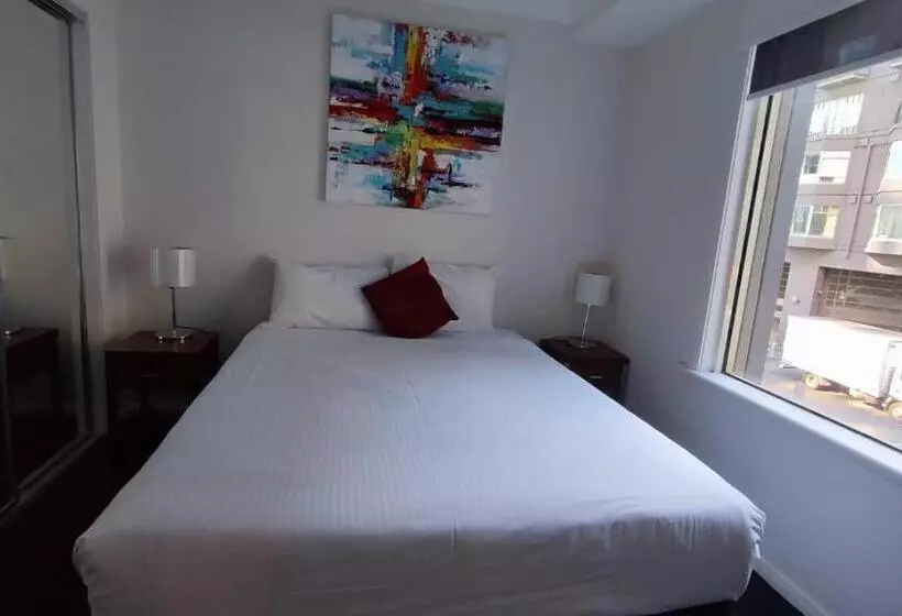 Отель South Yarra Central Apartment