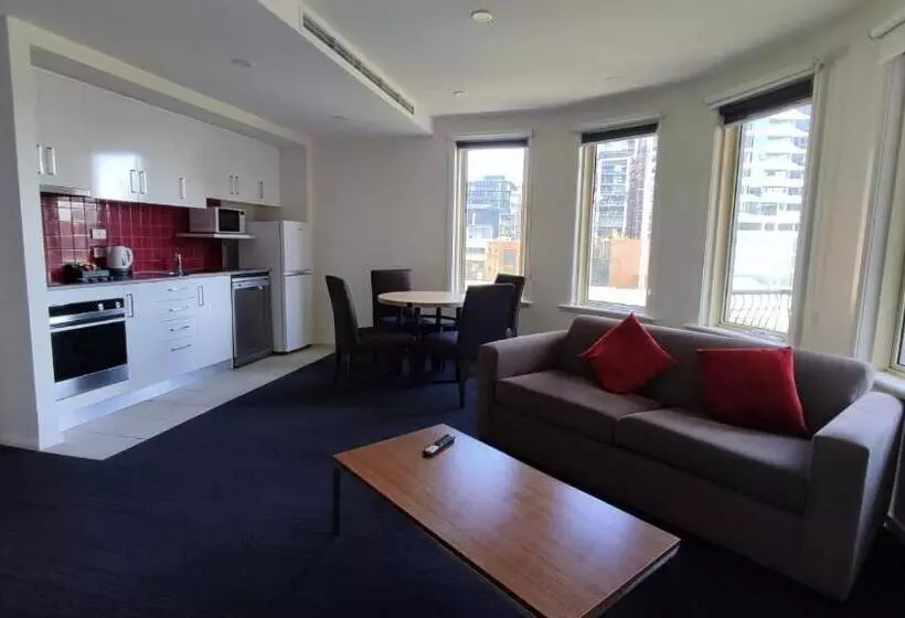 Отель South Yarra Central Apartment