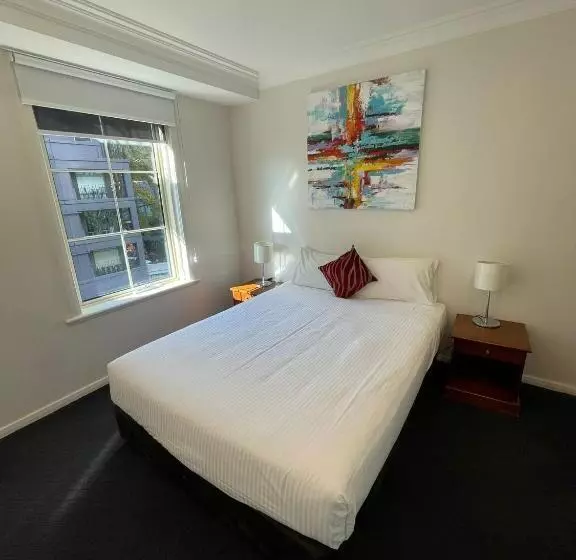 Отель South Yarra Central Apartment