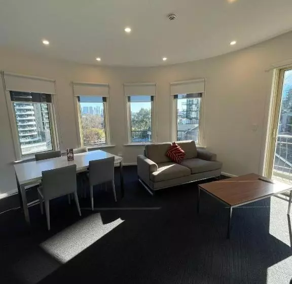 Отель South Yarra Central Apartment