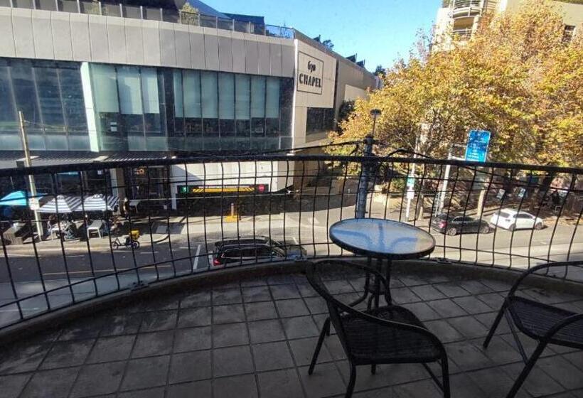 בית מלון כפרי South Yarra Central Apartment