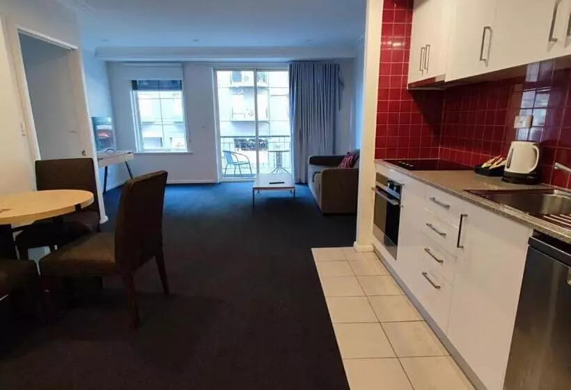 Отель South Yarra Central Apartment