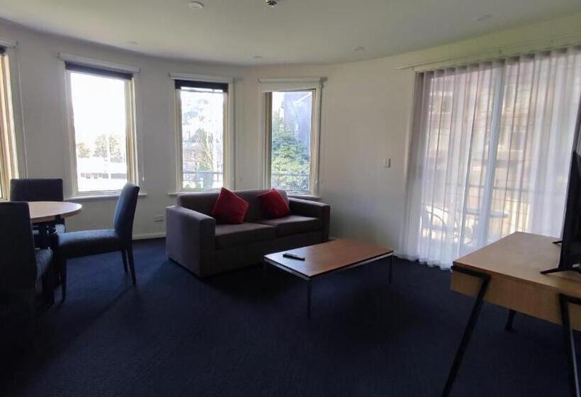 בית מלון כפרי South Yarra Central Apartment