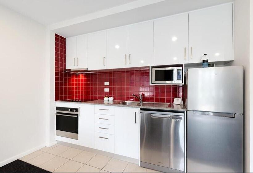 בית מלון כפרי South Yarra Central Apartment