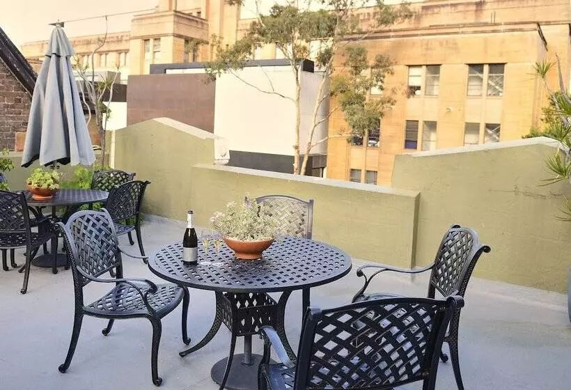 Отель The Russell Boutique