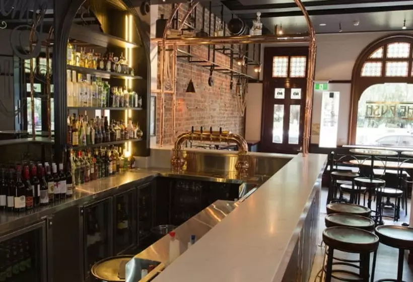 Отель The Russell Boutique