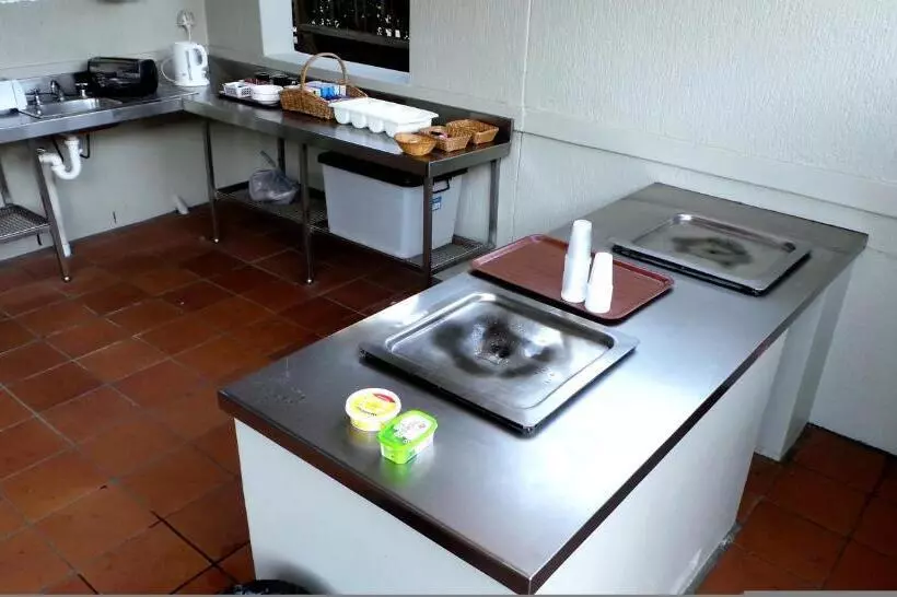 Отель Travellers Motor Village