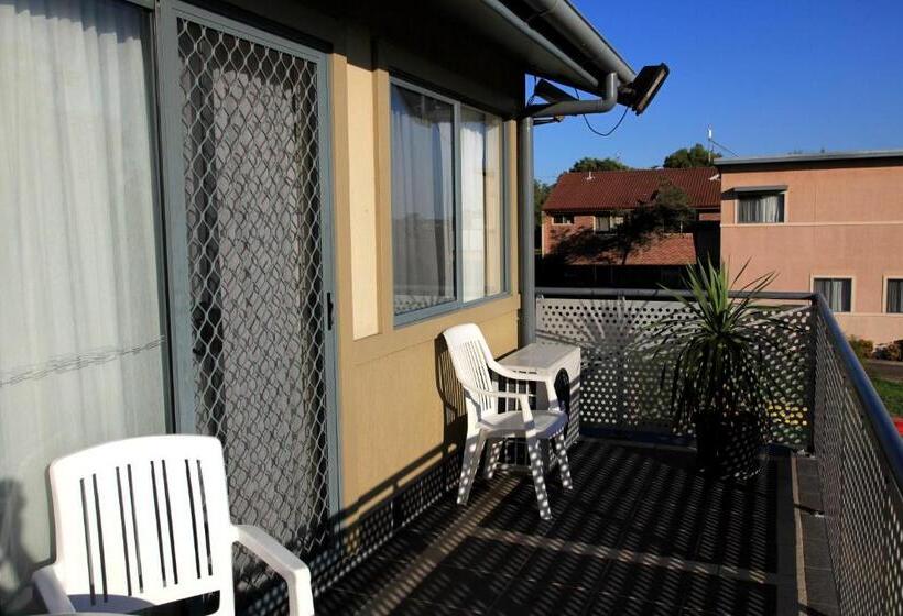 酒店 Travellers Motor Village