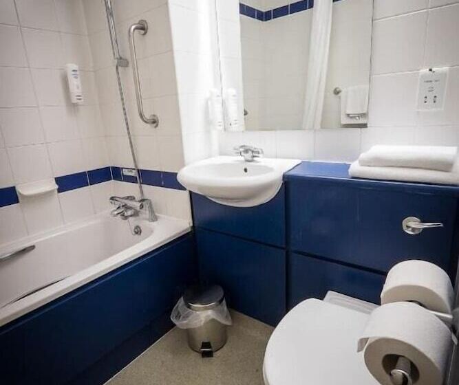 فندق Travelodge Belfast