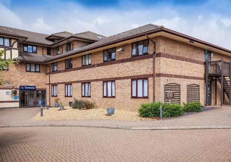 בית מלון כפרי Travelodge Milton Keynes Central