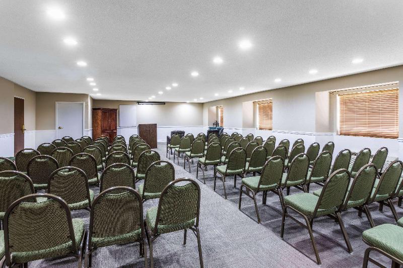 Microtel Inn & Suites By Wyndham Stockbridge/atlanta I75