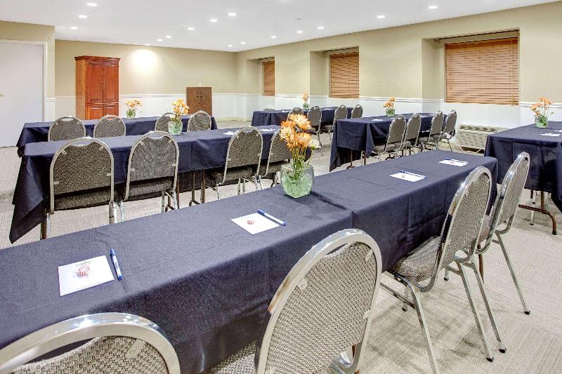 Microtel Inn & Suites By Wyndham Stockbridge/atlanta I75