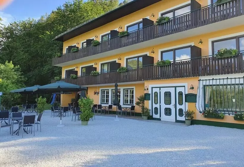 ホテル Gasthof Pension Waldhof