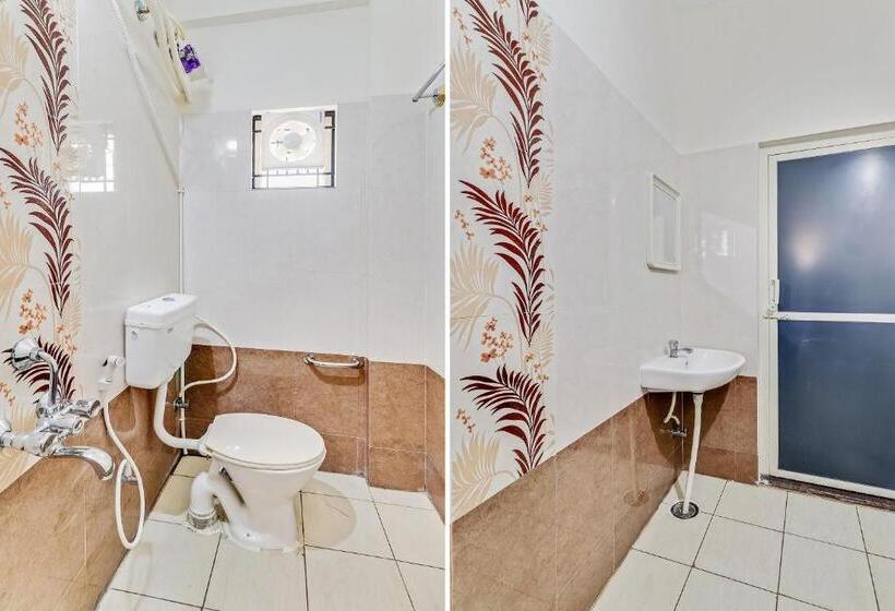 ホテル Oyo 49598 Adyah Comforts