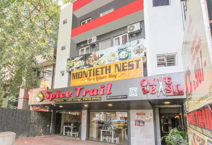 هتل Oyo 70824 Montieth Nest