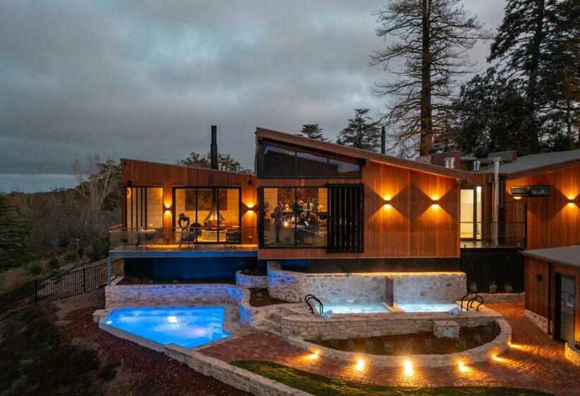 Отель Sequoia Lodge