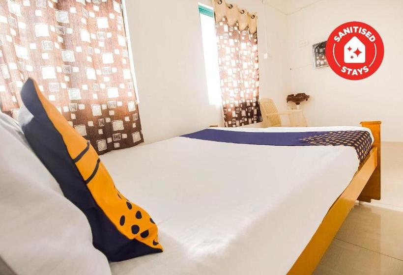 בית מלון כפרי Spot On Sun Residency