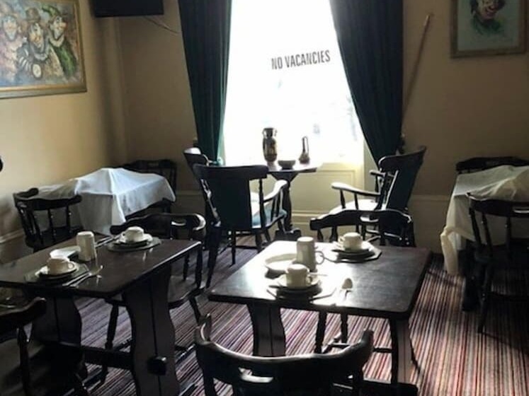 ベッドアンドブレックファースト Crown Guesthouse