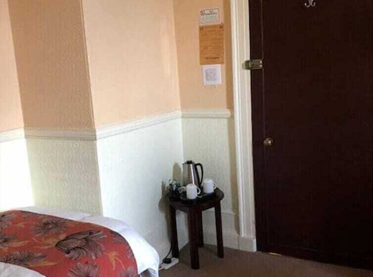 ベッドアンドブレックファースト Crown Guesthouse