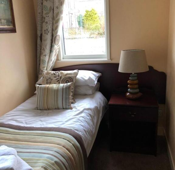 ベッドアンドブレックファースト Crown Guesthouse