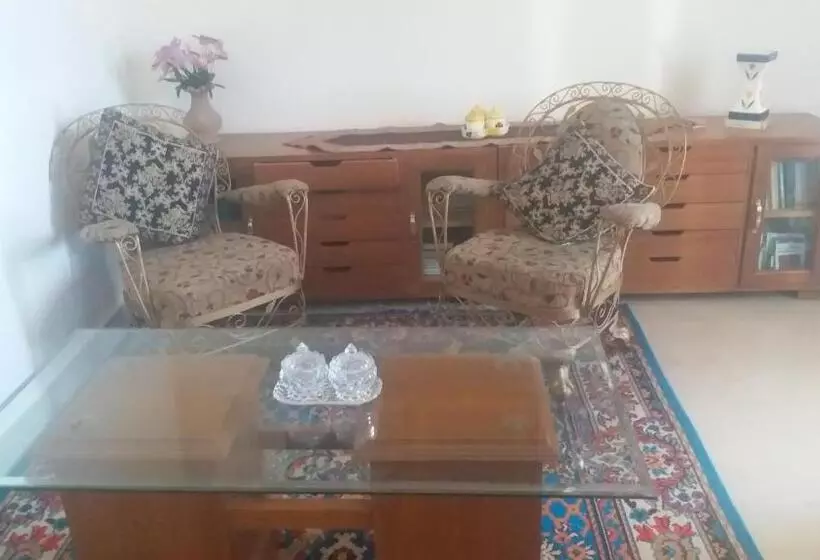تختخواب و صبحانه Rosewood Estate