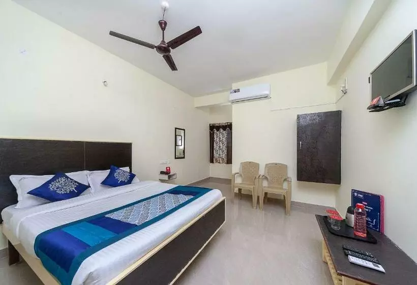 ホテル Oyo 19011  Sannidhi Residency