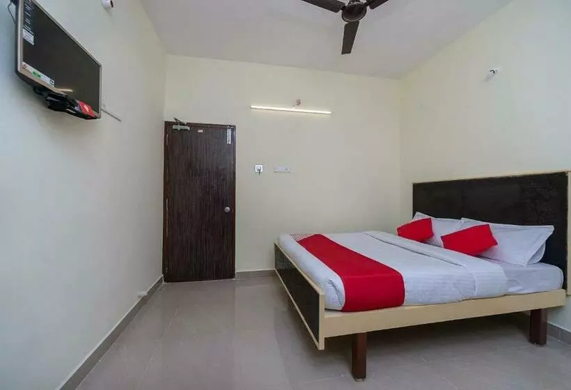ホテル Oyo 19011  Sannidhi Residency