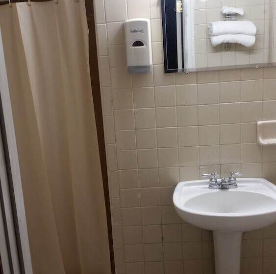 فندق على الطريق Towne Inn Of Fishkill