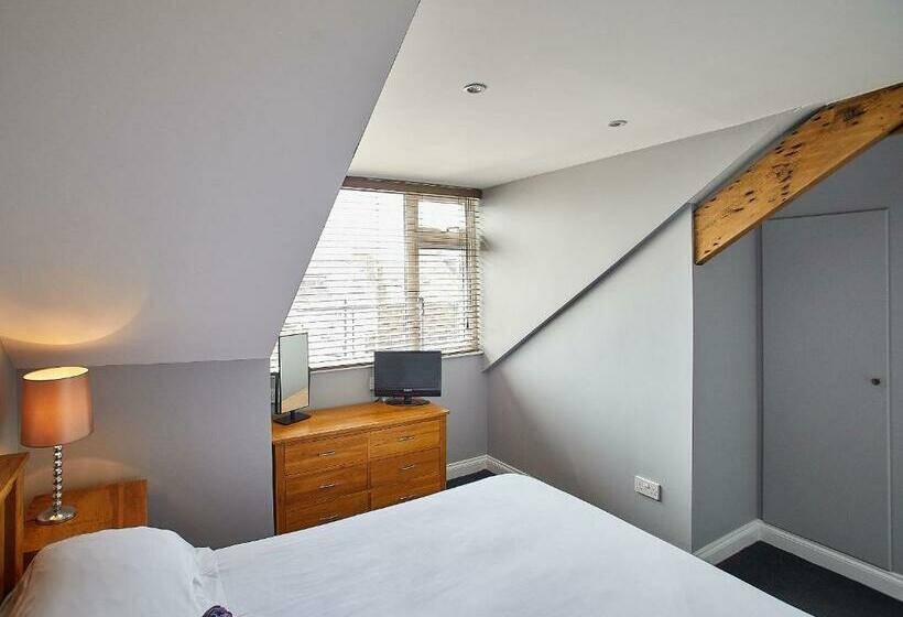 بنسيون Hudsons