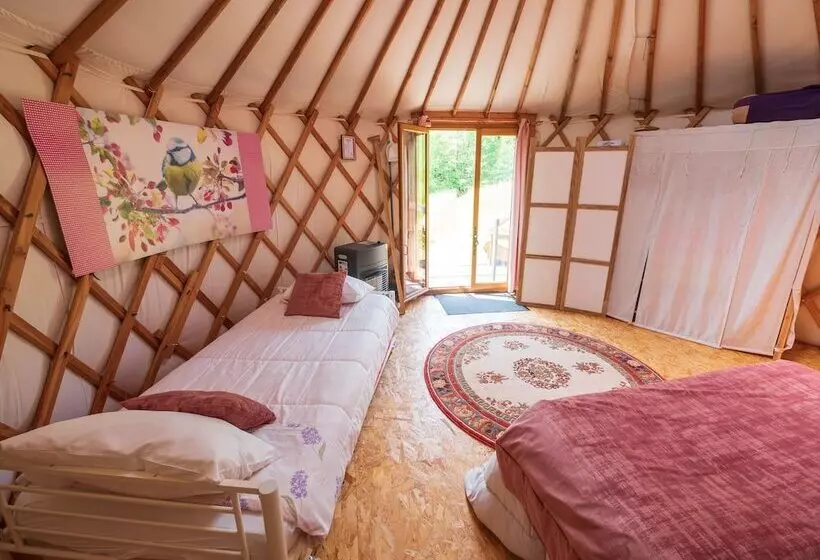 Majatalo Yourtissimo   La Maison Rouge