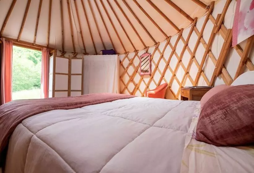 Majatalo Yourtissimo   La Maison Rouge