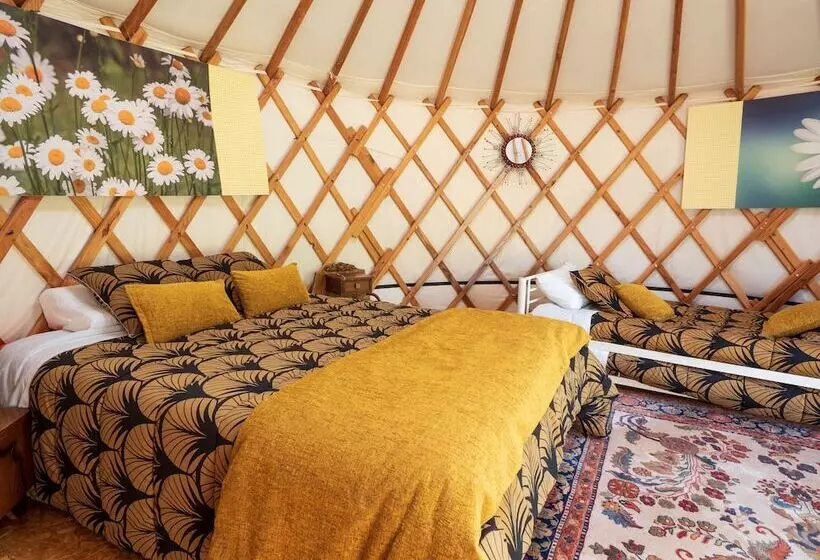 Majatalo Yourtissimo   La Maison Rouge