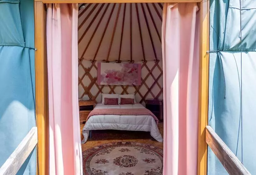 Majatalo Yourtissimo   La Maison Rouge