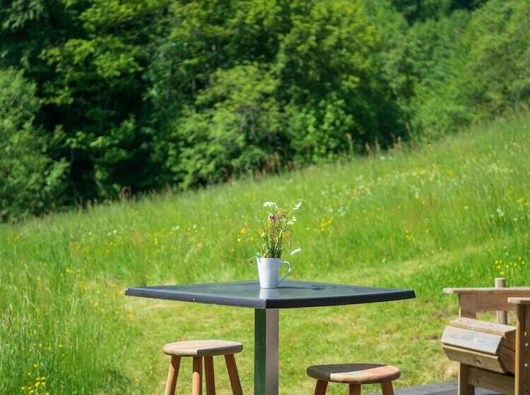 פנסיון Yourtissimo   La Maison Rouge