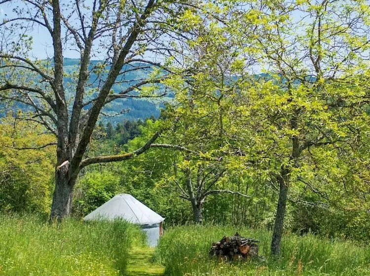 Majatalo Yourtissimo   La Maison Rouge