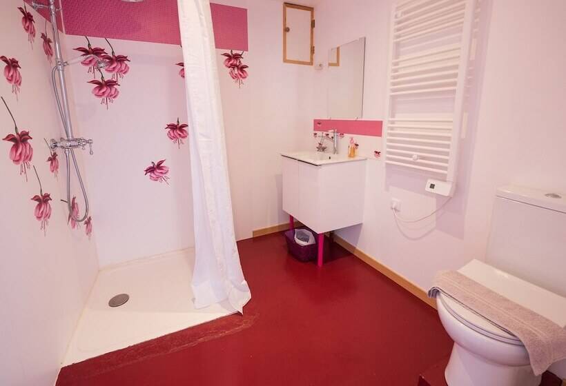 פנסיון Yourtissimo   La Maison Rouge