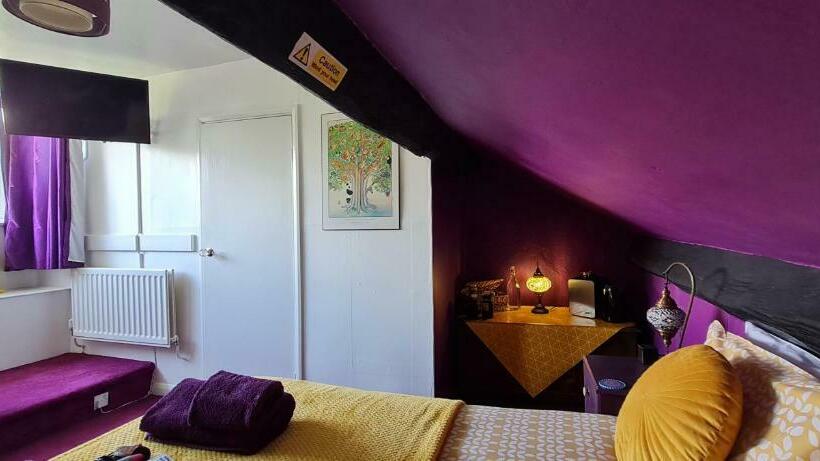 ペンション Holly Cottages