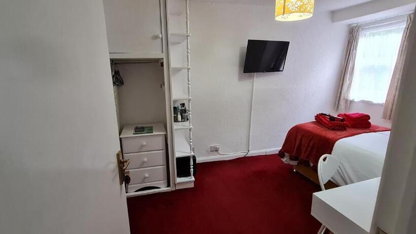 ペンション Holly Cottages