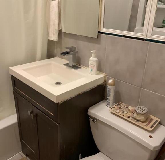 بنسيون Hollywood Rentals Llc