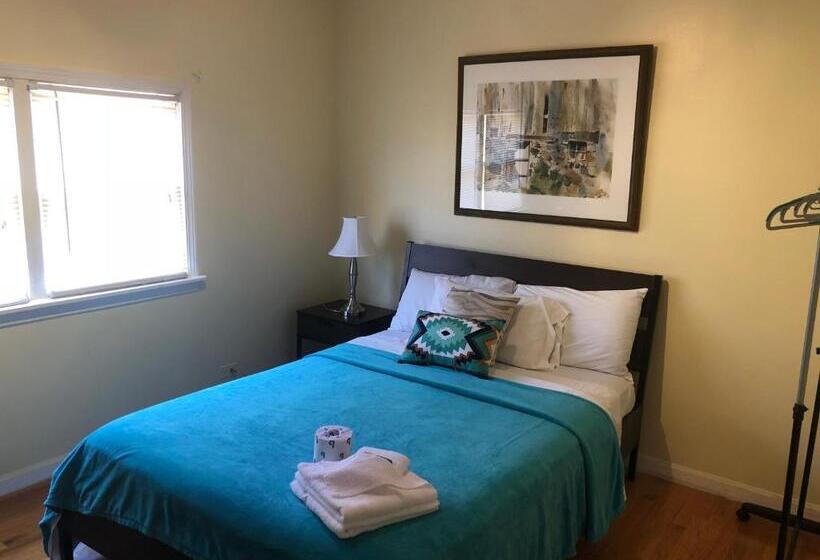 بنسيون Hollywood Rentals Llc