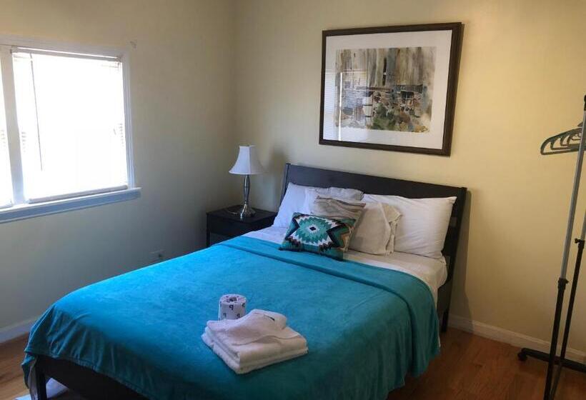 بنسيون Hollywood Rentals Llc