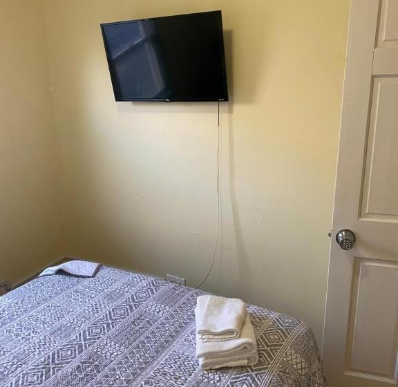 بنسيون Hollywood Rentals Llc