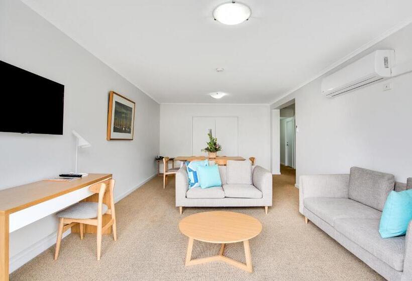 Отель Aligned Corporate Residences Williamstown