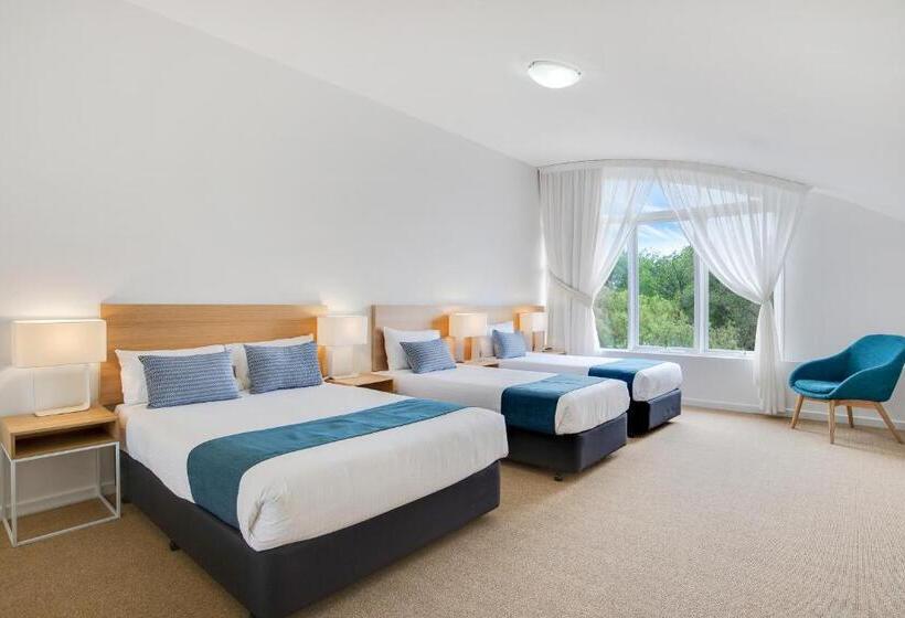 Отель Aligned Corporate Residences Williamstown