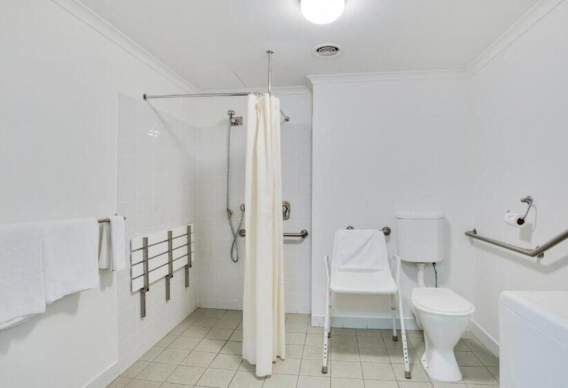 Отель Aligned Corporate Residences Williamstown